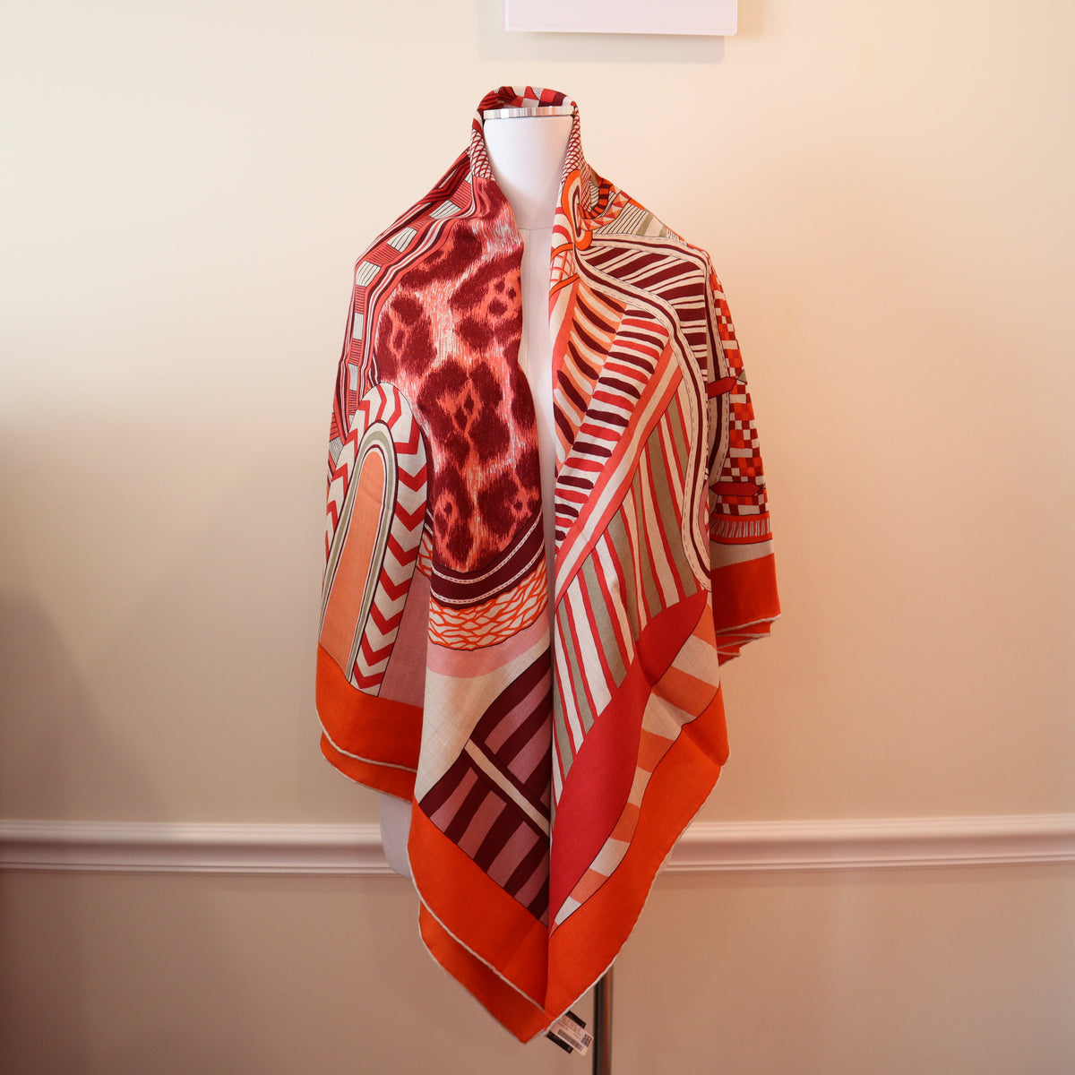 Hermes Cheval À La Couverture Red Cashmere 140 GM 55 Shawl Scarf –  MAISON de LUXE