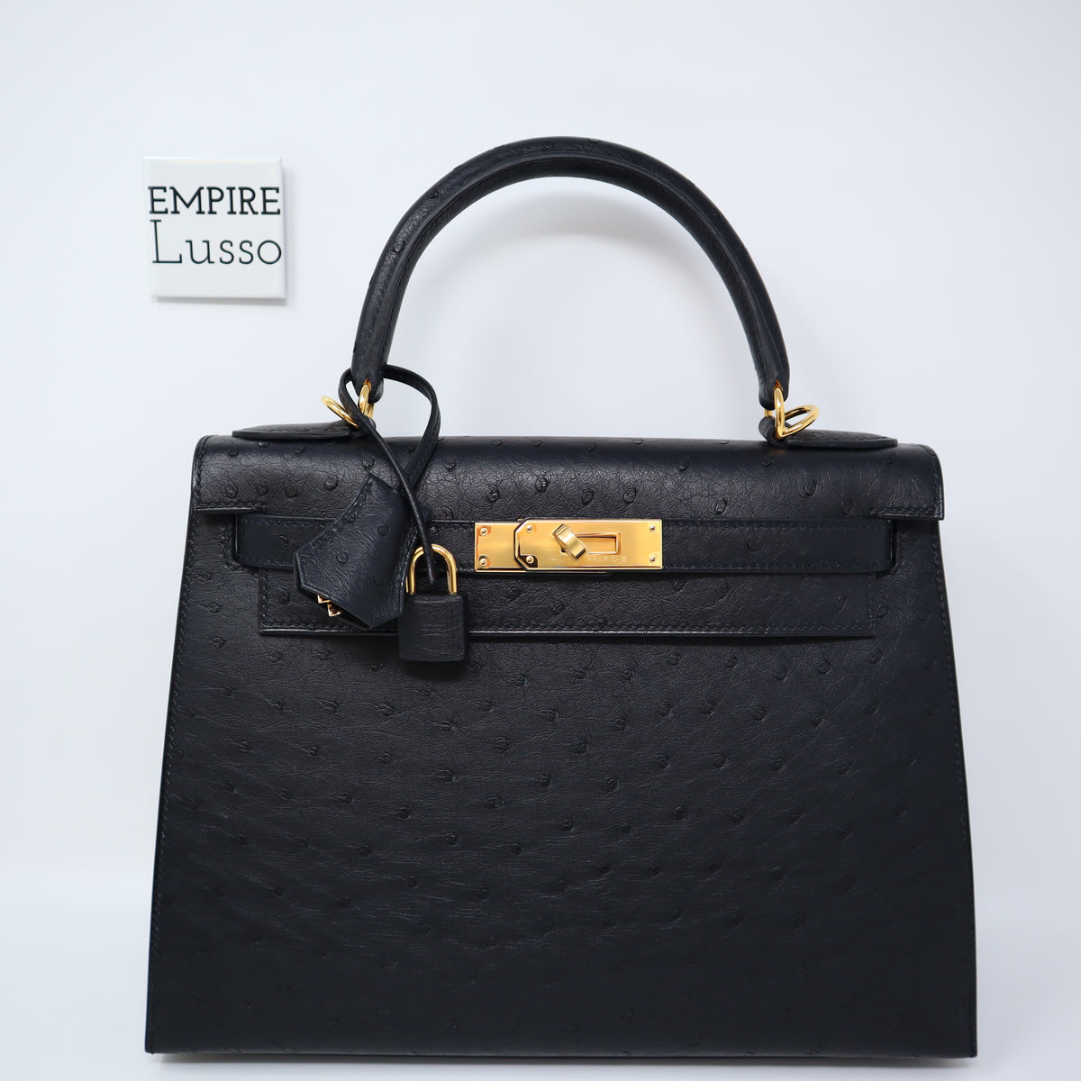 HERMÈS KELLY 28CM OSTRICH BLACK NOIR EXOTIC RARE CLASSIC GOLD HARDWARE –  Empire Lusso