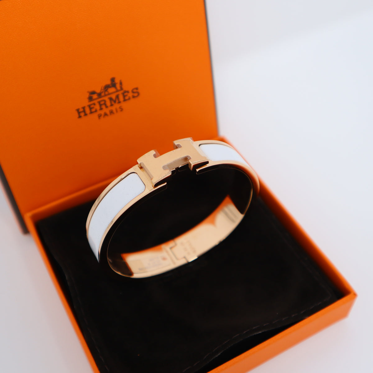 Hermès Clic Clac H Narrow Enamel Bracelet White Rose Gold Hardware – SukiLux