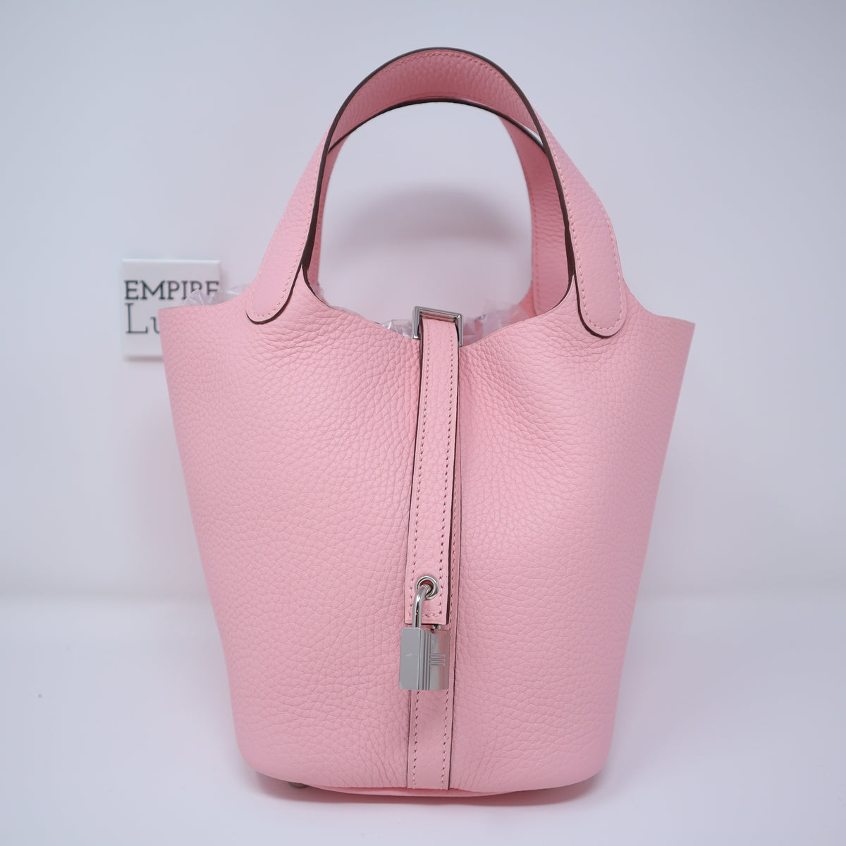 New in stock! Hermès 30cm Rose Texas in Clemence leather! Available now! 🌺  #priveporter #hermes #birkin #birkin30 #miami #rosetexas