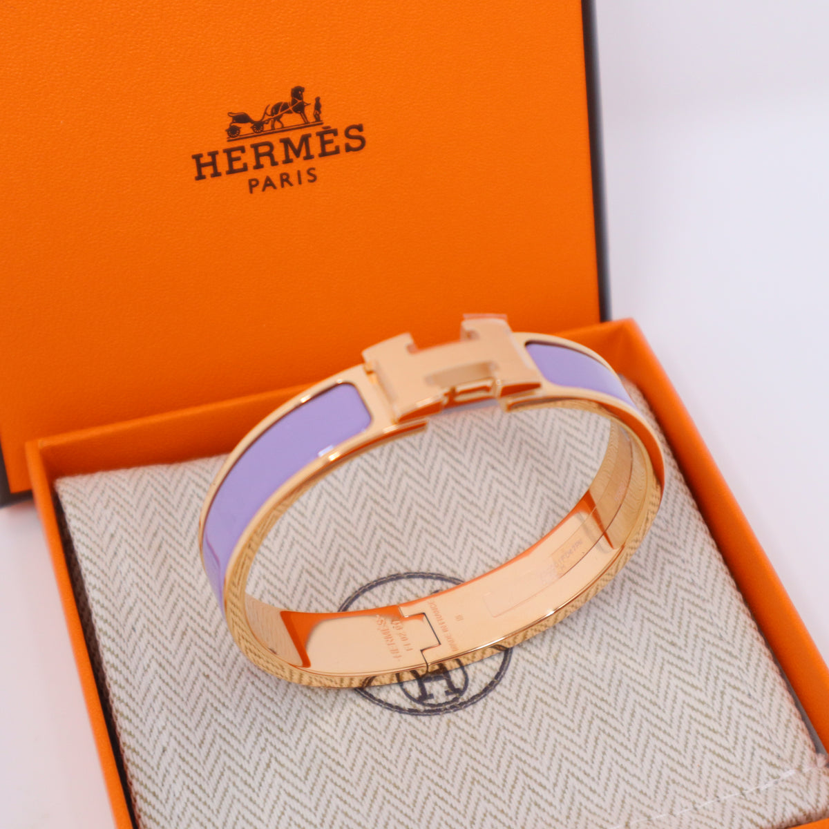 Hermes Clic Clac Bracelet 17cm PM Narrow Purple Mauve Yellow Gold Tone –  Sophie Jane