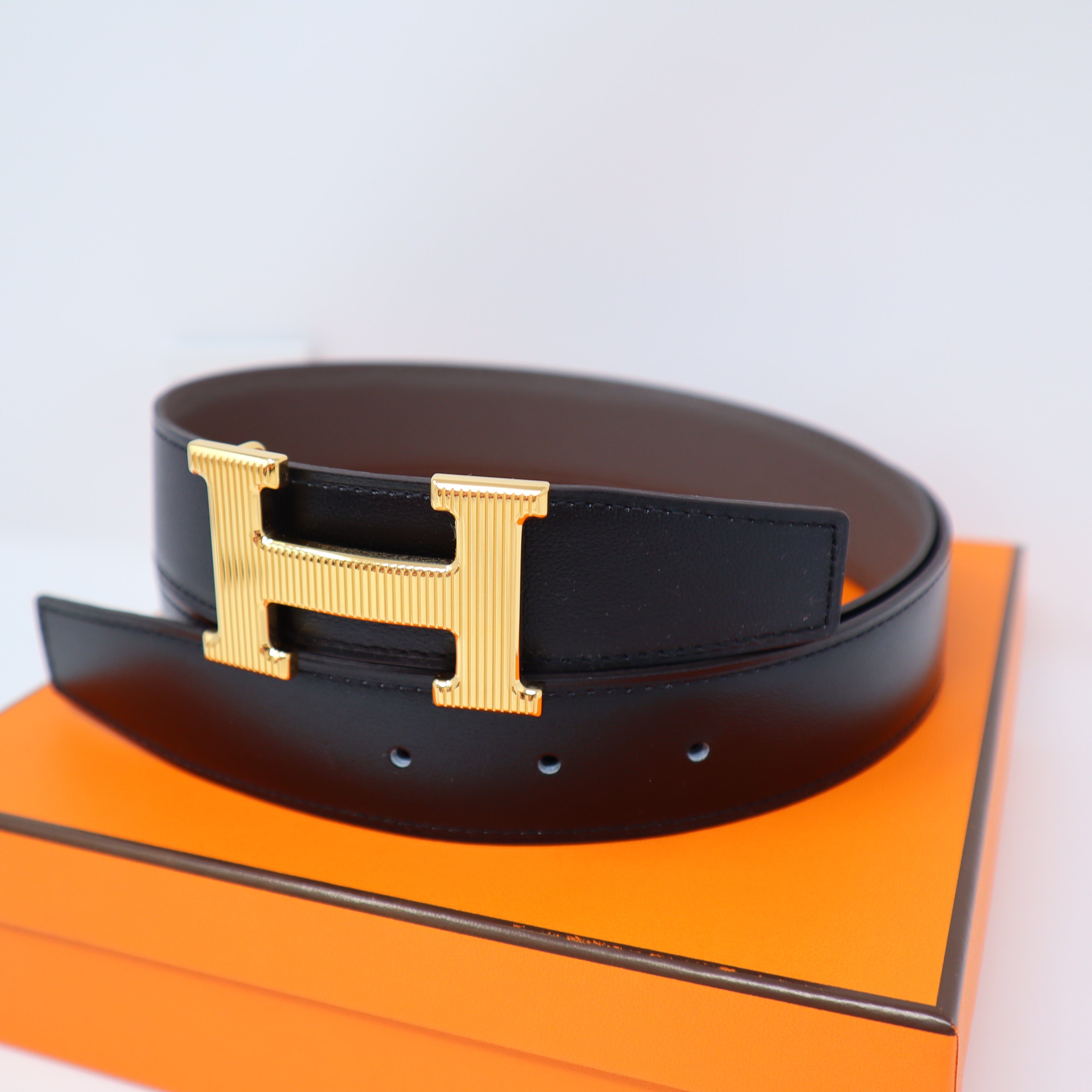 Hermès Black x Brown 32mm H Logo Belt Kit Gold Buckle 3h318s For Sale at  1stDibs