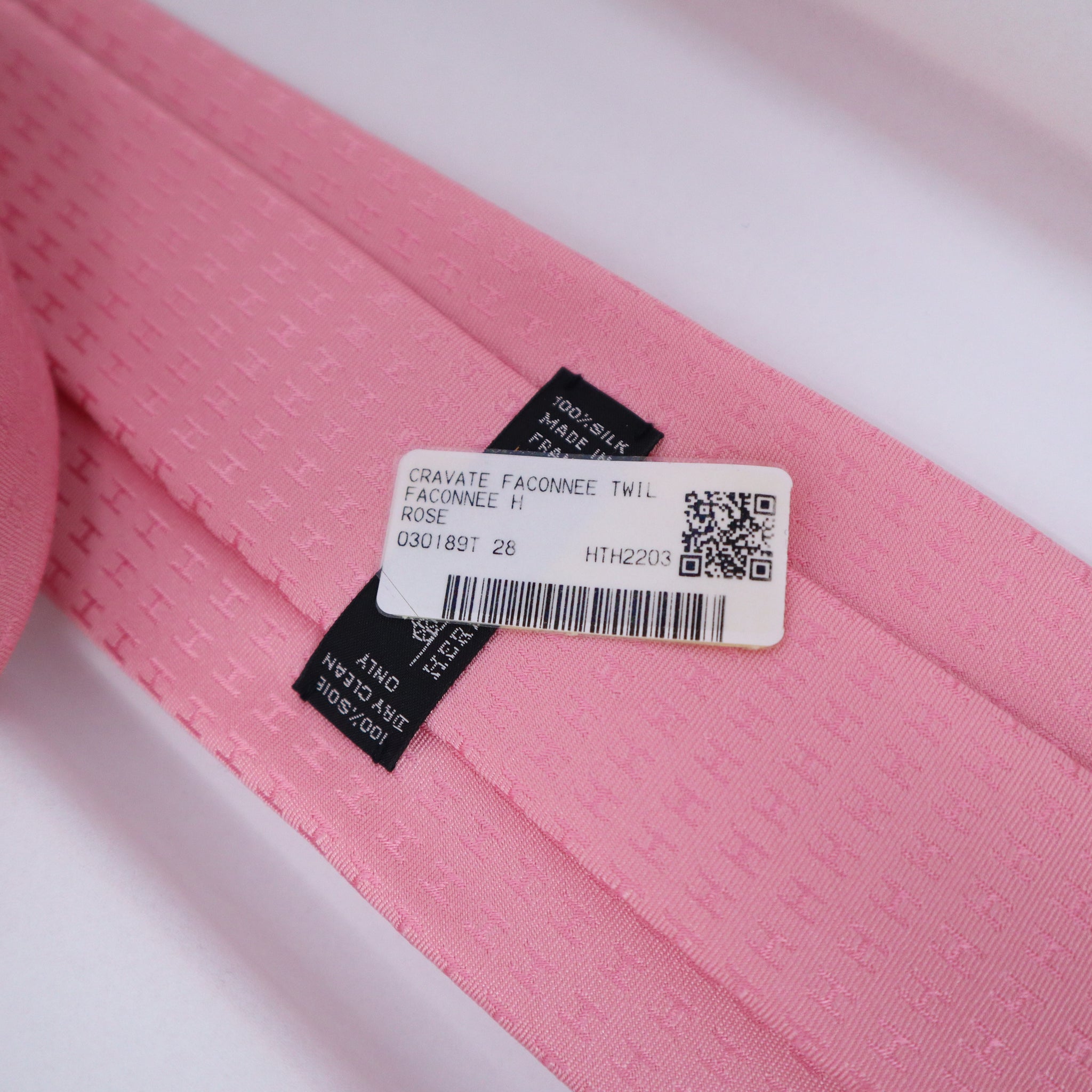 エルメス　CRAVATE FACONNEE TWIL FACONNEE Faconnee H Bicolore tie | Hermès USA