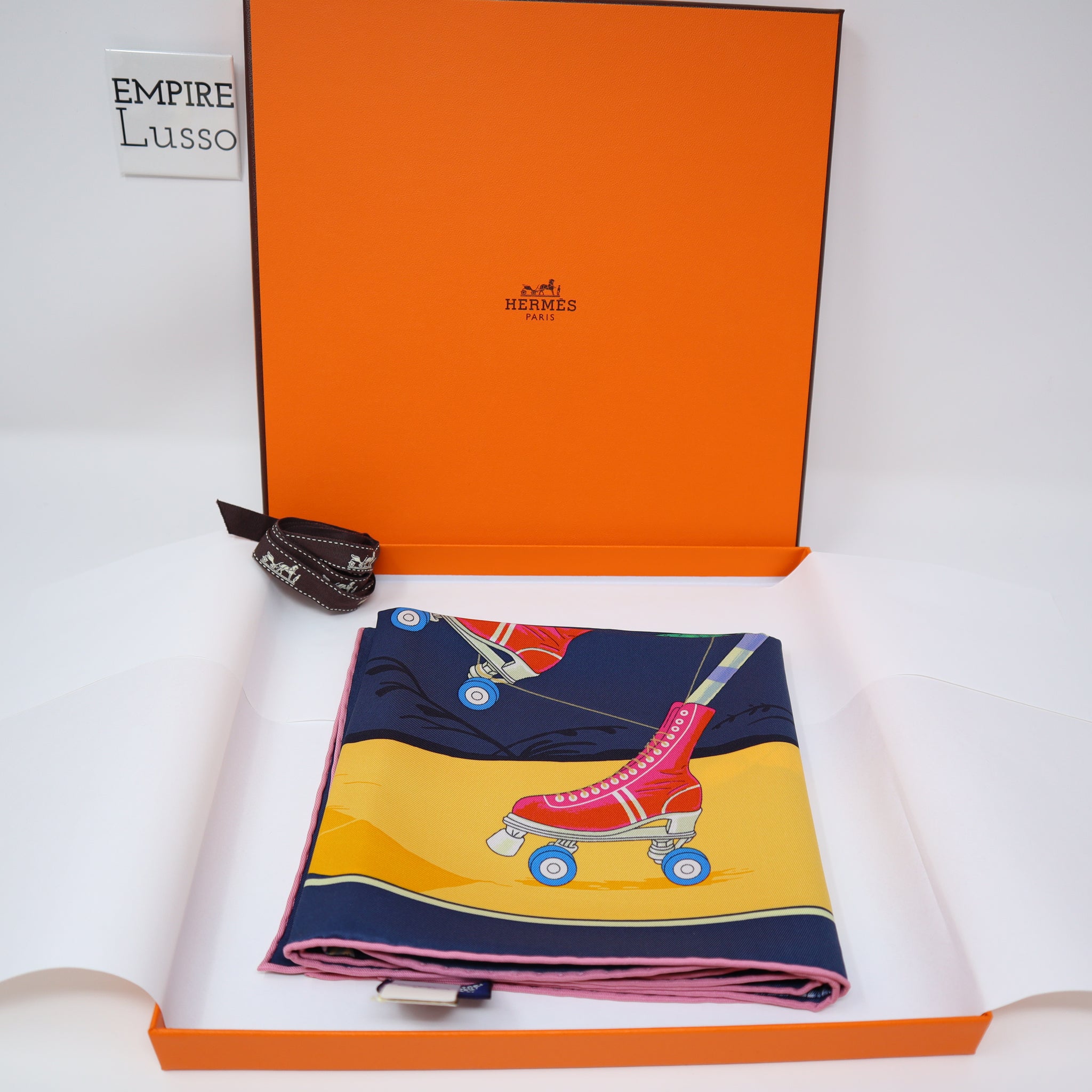 【マリンムード漂う】HERMES Ferma carre 70 アンカー ブローチ A Toute Berline ! leather eyelet scarf 70 | Hermès USA