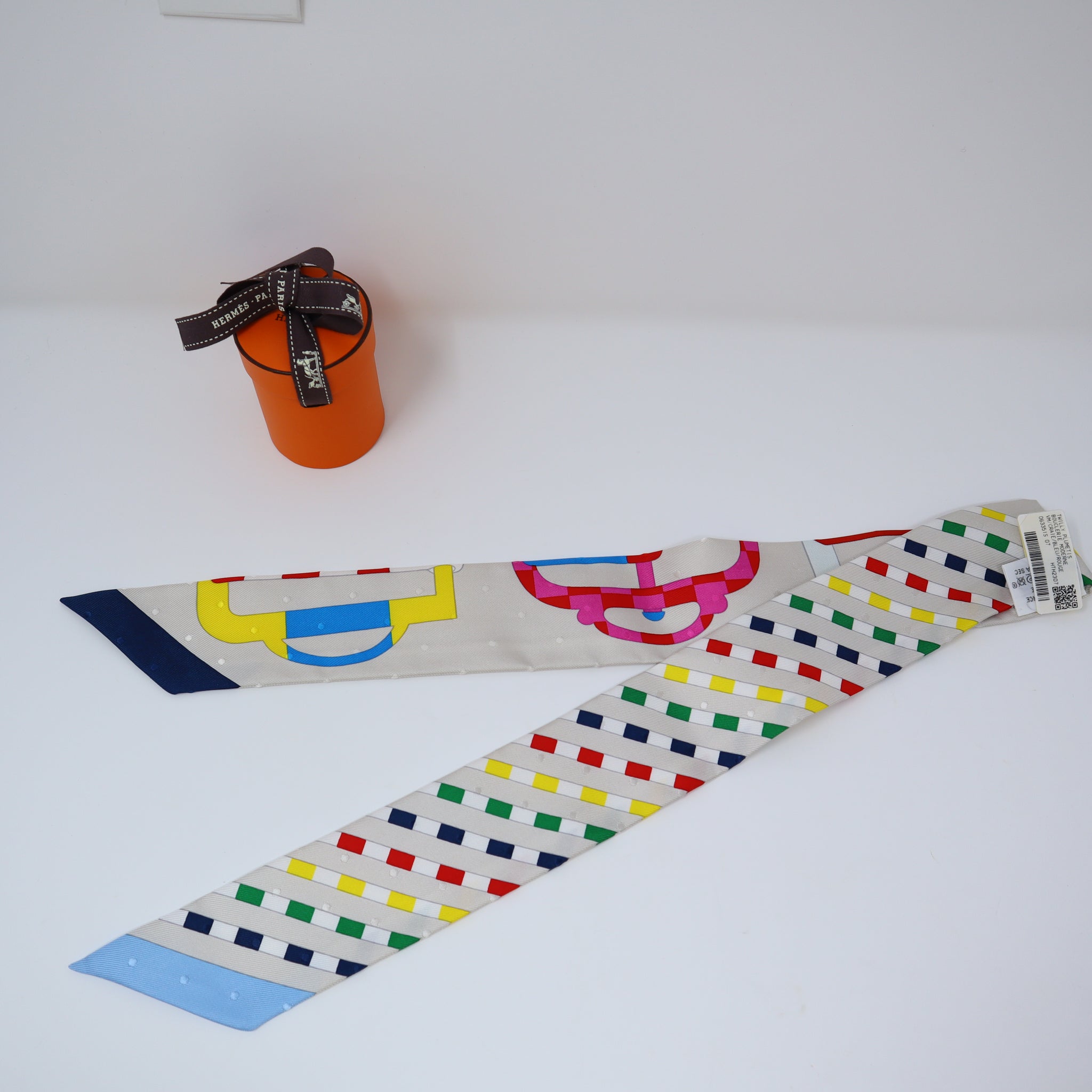 HERMES TWILLY Bouclerie Moderne Plumetis Twilly Craie Bleu HERMES TWILLY Bouclerie Moderne Plumetis Twilly Craie Bleu