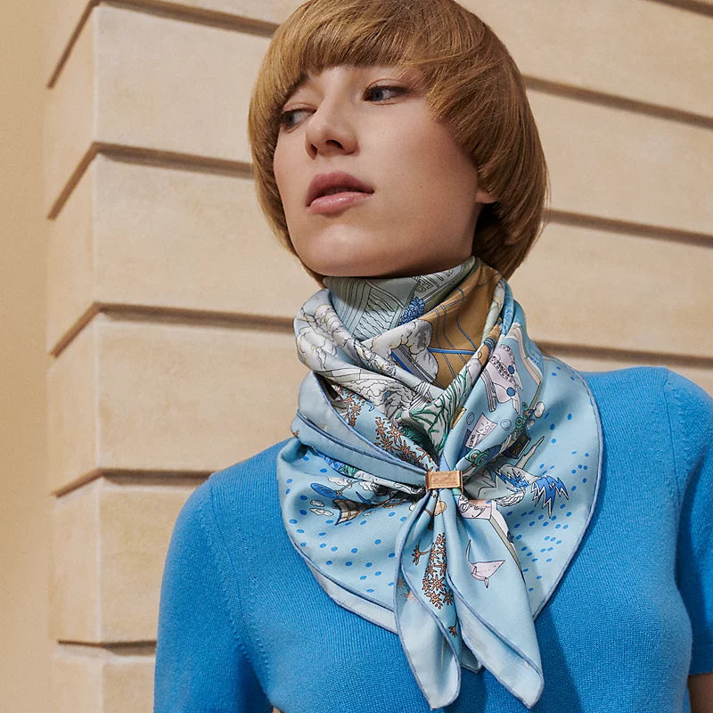 $550 HERMES 90 CM 36 SILK TWILL SCARF SHAWL Flagship scarf Blue