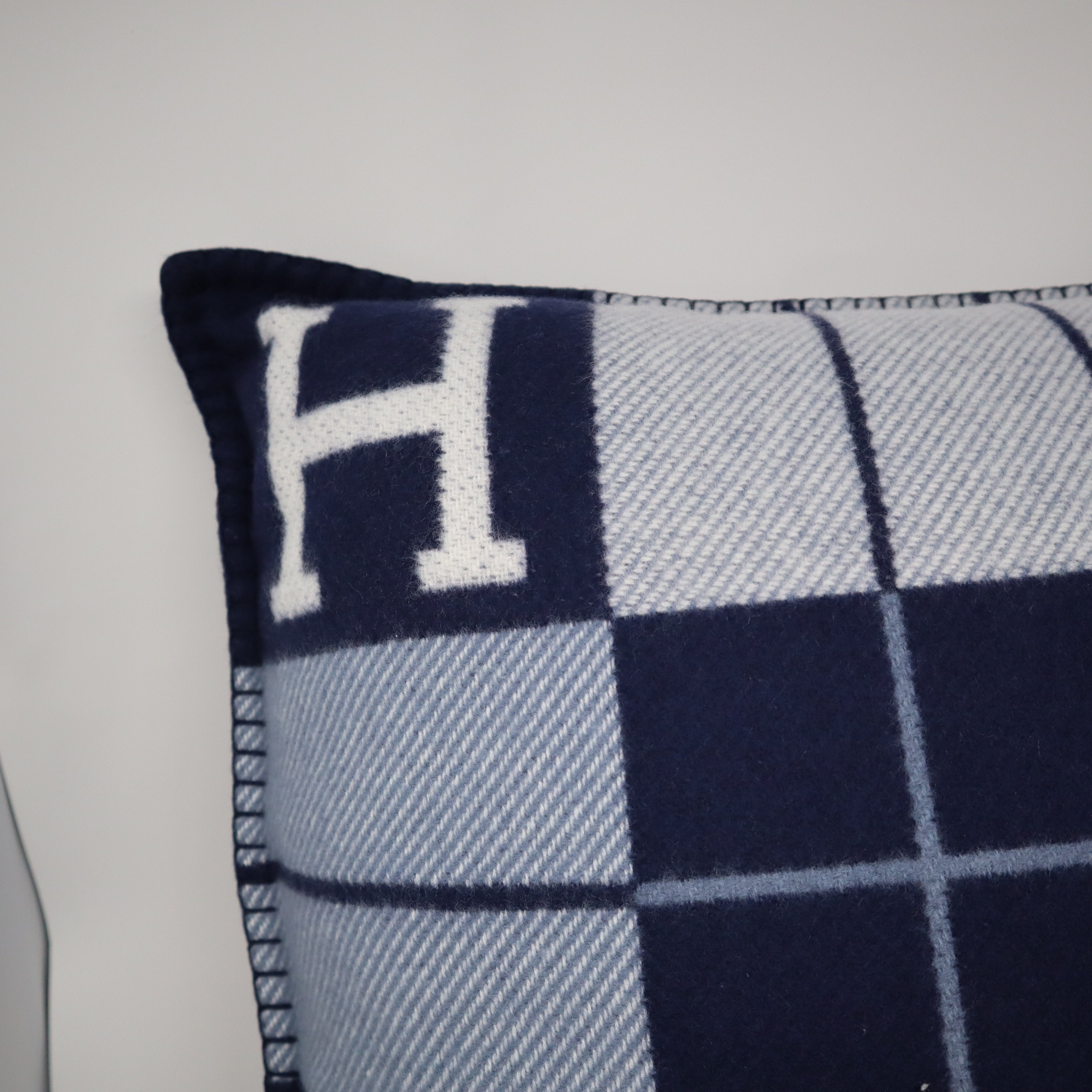 NEW HERMES Wool Cashmere Avalon III Pillow PM Ecru Caban BLUE