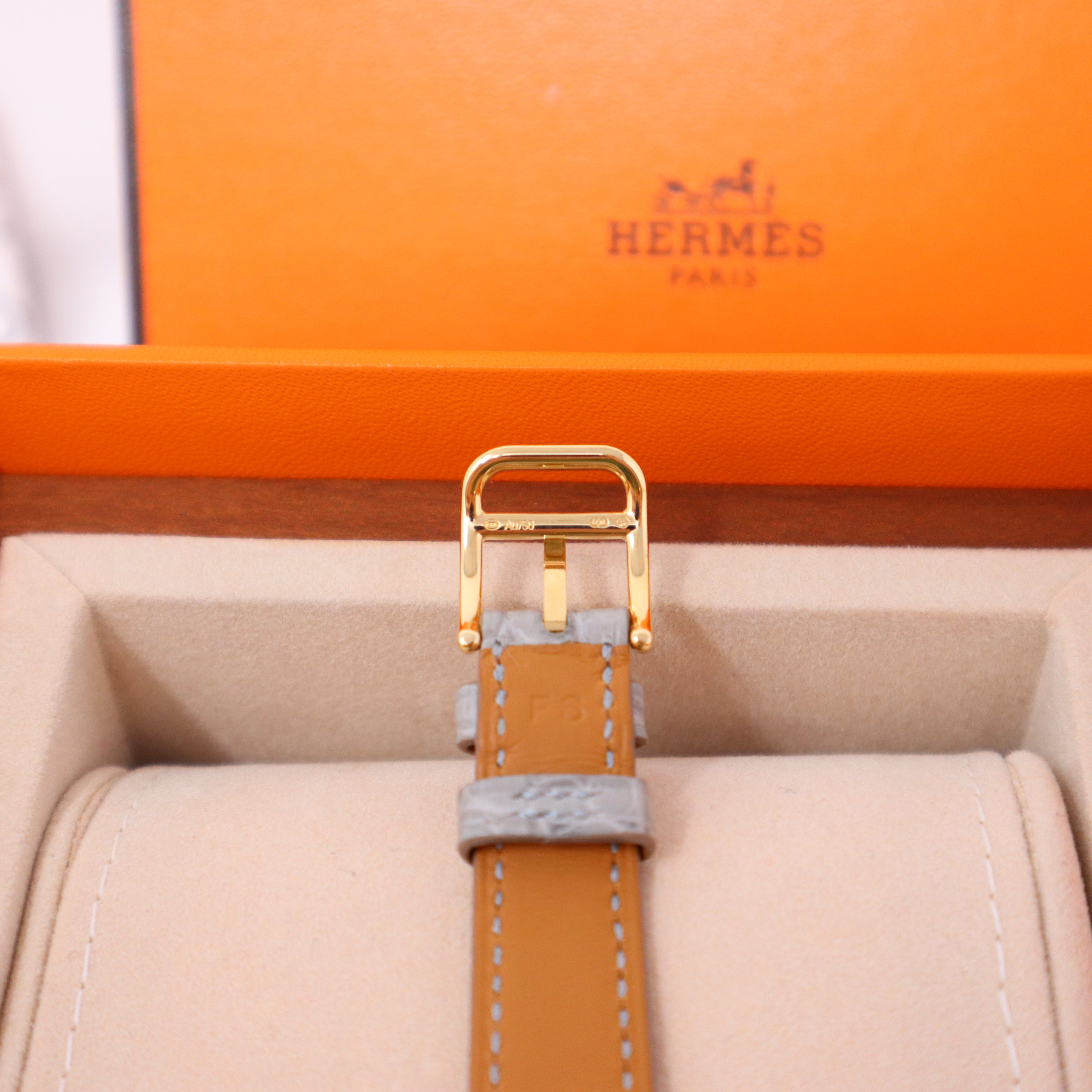 Hermès Timepieces Cape Cod 31mm Small 18-karat Gold Alligator Mother-of-Pearl and Diamond Watch - Women - Gold Fine Watches - One Size