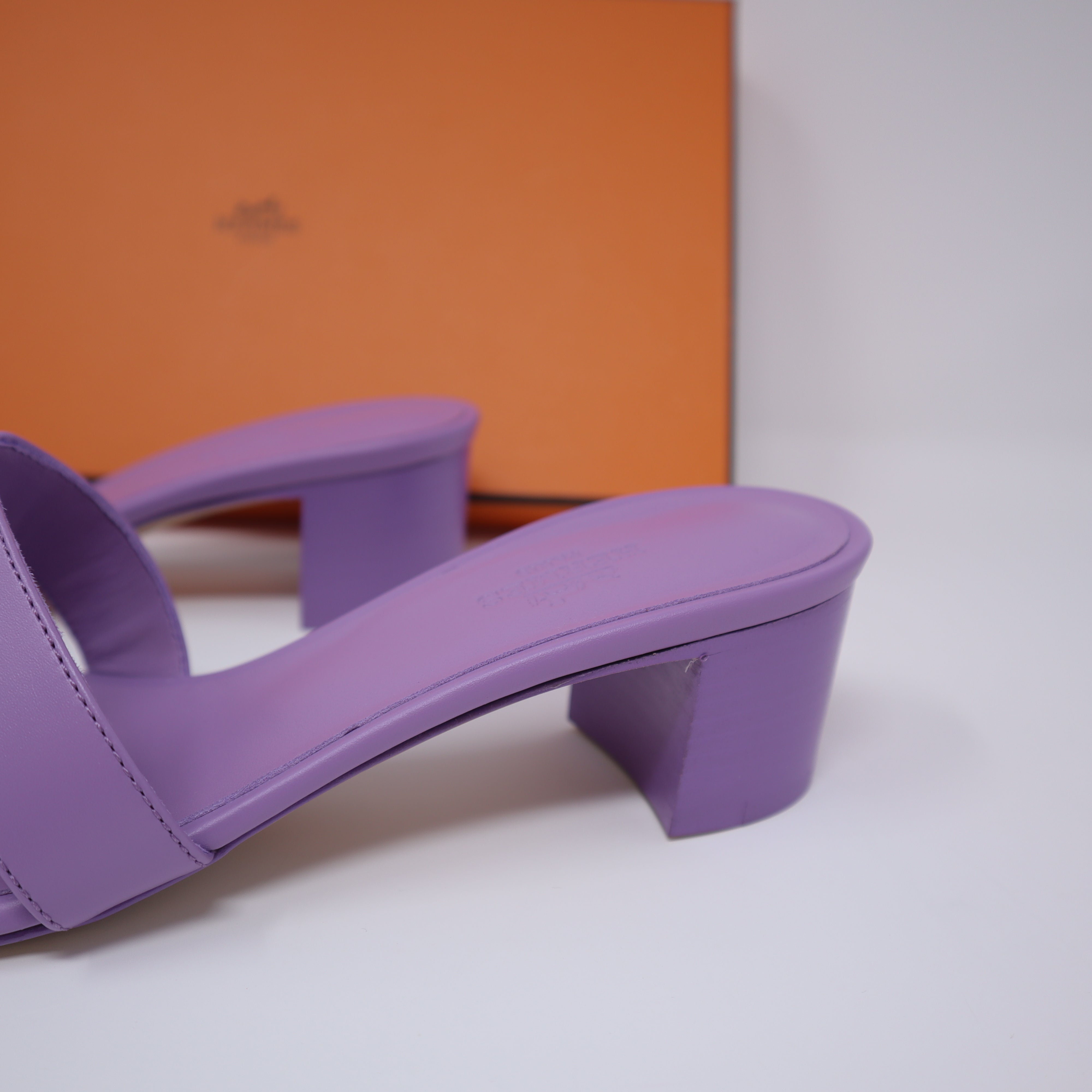 Oran Sandals Violet Parme Ostrich U.S. Website H202204Z 5C360